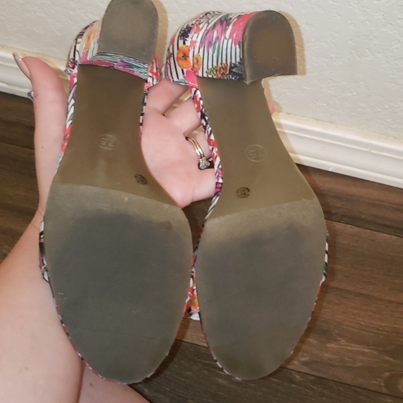 Floral chunky heels - Picture 2 of 4